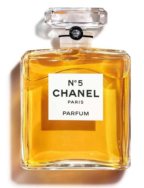 Profumo Di Chanel Giro Tra Gli Hotel Testo